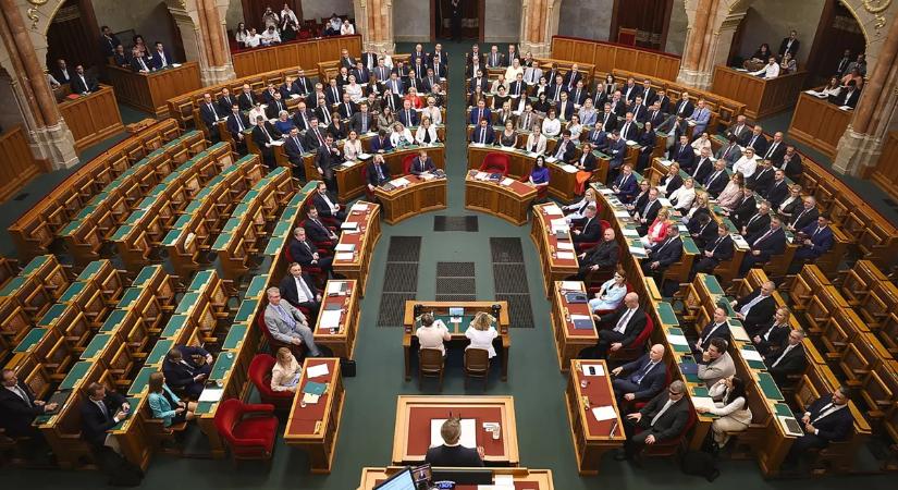 Rendkívüli parlamenti ülés: ezekről a fontos ügyekről dönt kedden az Országgyűlés
