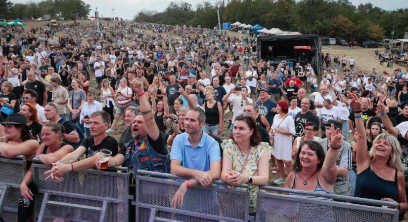A Korállal és Keresztes Ildikóval robbant be a Sitkei Rockfesztivál - sok fotóval
