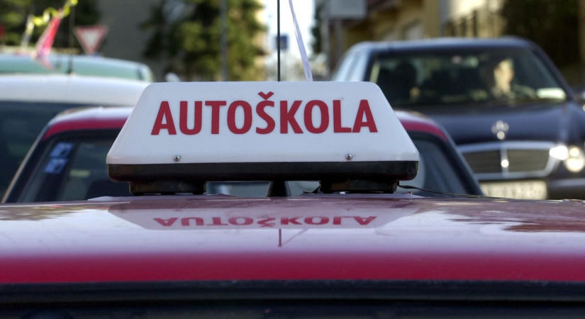 A jogosítvány megszerzéséhez legalább az alapiskolát el kell végezni