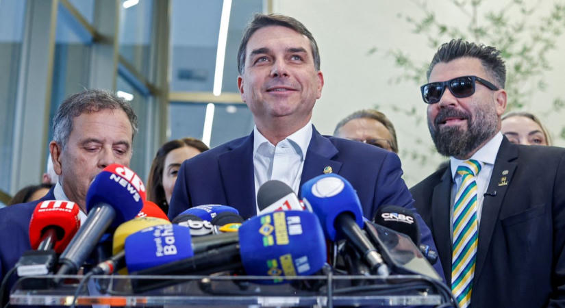 Korrupció gyanújával nyomoznak Jair Bolsonaro fia ellen, akiből Brazília elnöke is lehet