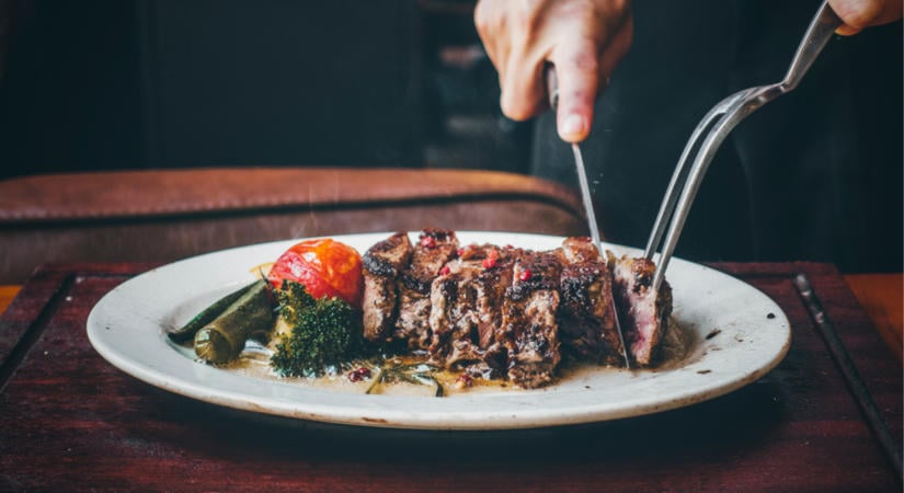 Íme a régi magyar konyha válasza a steak-őrületre: a titok, amitől omlós lesz az Esterházy-rostélyos is