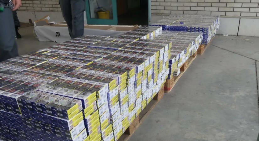 NAV: több ezer doboz csempészcigarettát találtak a pénzügyőrök