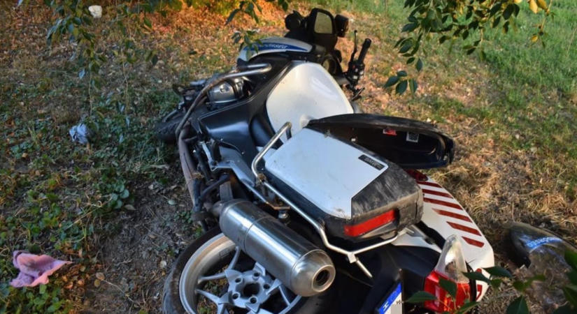 „Kettő métert repültem a levegőbe, onnan öt métert az árokba” – megszólalt a Baján elgázolt motoros rendőr