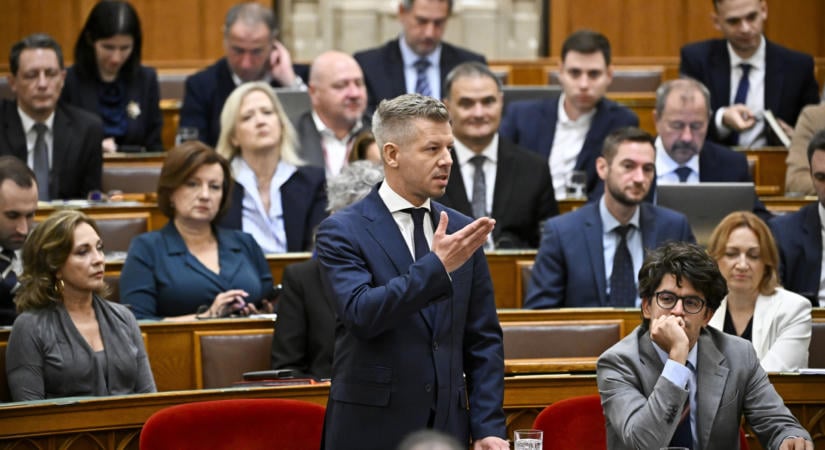 Kiderült, mi várható a parlament hétfői, rendkívüli ülésén