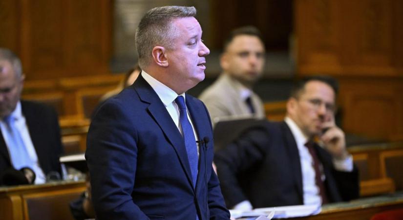 Pósfai belügyminiszter egy sor új rendőrkapitány kinevezését jelentette be