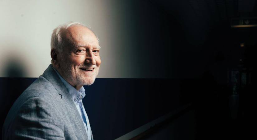 Csak a test öregszik, a lélek nem – Blaskó Péter a Mandinernek