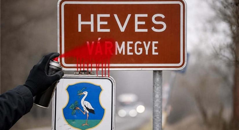 Nem készültek kormányváltásra a Közútnál: nincsenek meg a régi megyetáblák, újakat kell gyártani
