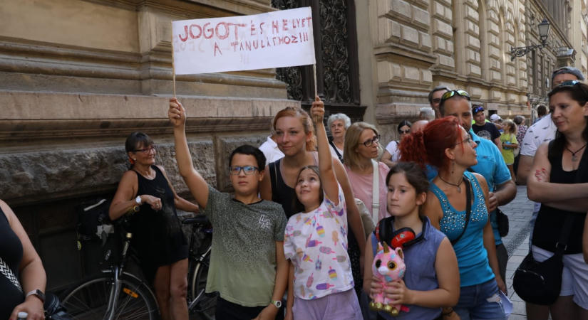 A lázári vagyonelvűségtől az esélyteremtő Lannert-reformig: az iskolákon múlhat a rendszerváltás