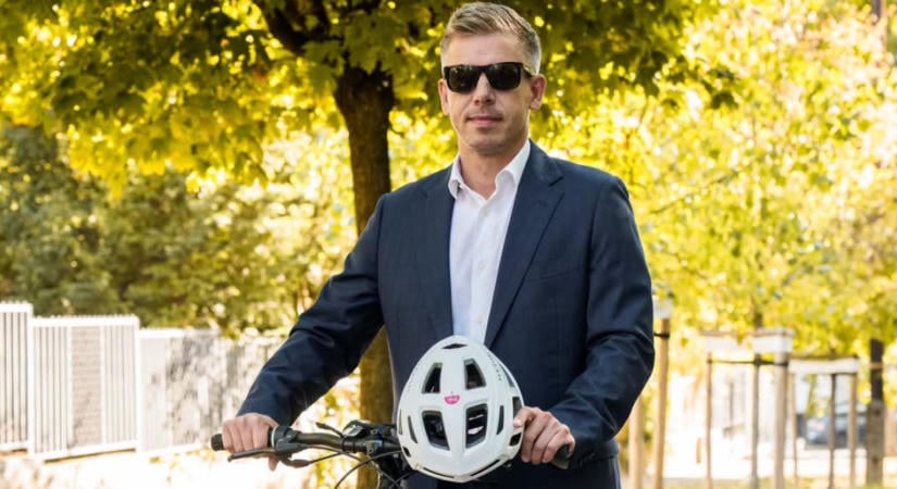 A nap képe: biciklivel indult munkába Magyar Péter