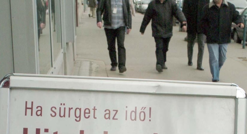 Öldöklő harc a hitelesekért: újabb nagybank vágta 9 százalék közelébe a kamatot