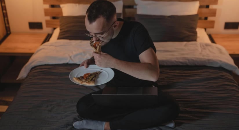 Miért árt a késői vacsora? A vércukrod és az emésztésed is megszenvedheti