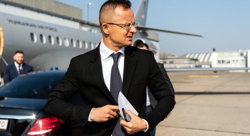 A kínai sas leszállt: Szijjártó Péter végül megjelent a Nemzetbiztonsági Bizottság előtt