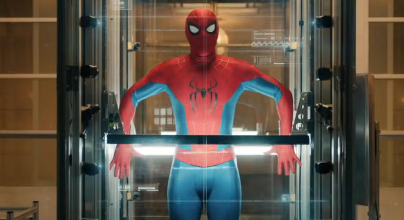 A Pókember: Vadonatúj nap bakiparádés videójában Peter Parker viccesen haldoklik, a színészek pedig mindent elejtenek