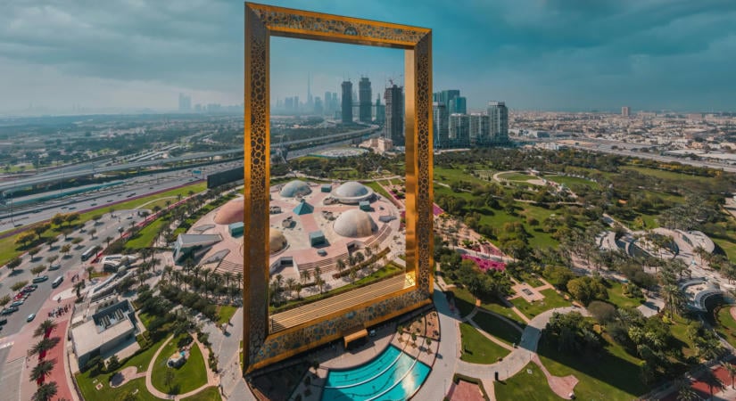 Megtörtént a sorsolás, átadtuk a nyereményt: Emirates repülőjegyek bárhova  Atlantis The Royal szállodaéjszaka