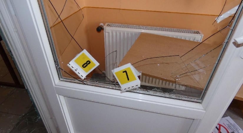 Felháborító, ami a hevesi iskolában történt – a kutyás rendőrök azonnal kivonultak az épülethez