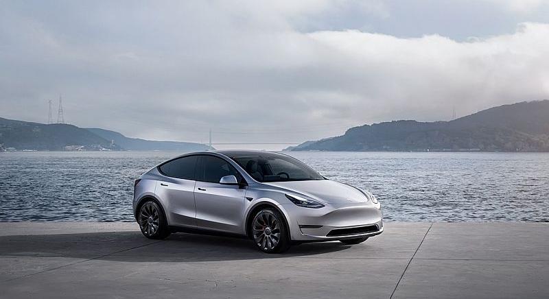 Érkezhet a jobbkormányos Tesla