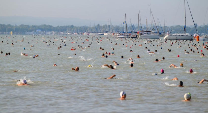 Balaton-átúszás: nyugodt időjárási körülmények várják az úszókat