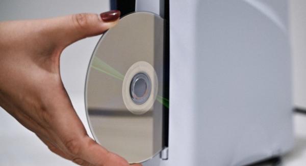 A hazai játékboltok többsége nem örül annak, hogy a Sony szakít a lemezes játékokkal