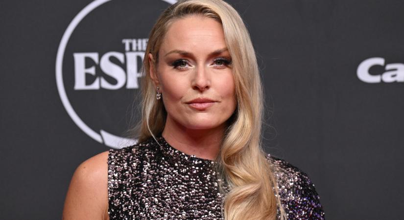 Öt hónappal a szörnyű olimpiai bukás után: még mindig törött lábbal ragyog a vörös szőnyegen Lindsey Vonn