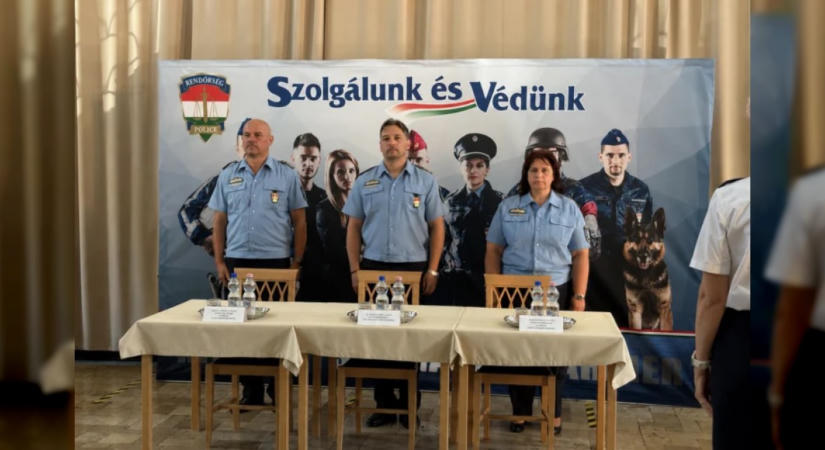 Elismeréseket adtak át a Nógrád Vármegyei Rendőr-főkapitányságon
