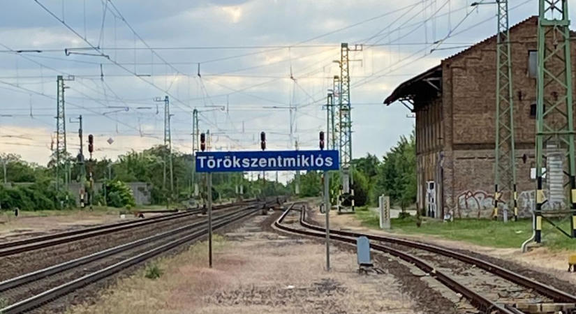 Nő vesztette életét a törökszentmiklósi vasúti tragédiában