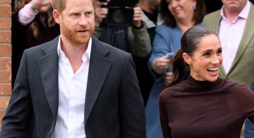 Meghan Markle Harry kezét fogva tért vissza Angliába – itt vannak az első közös fotók