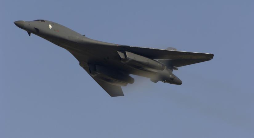 Lezuhant egy amerikai stratégiai bombázó