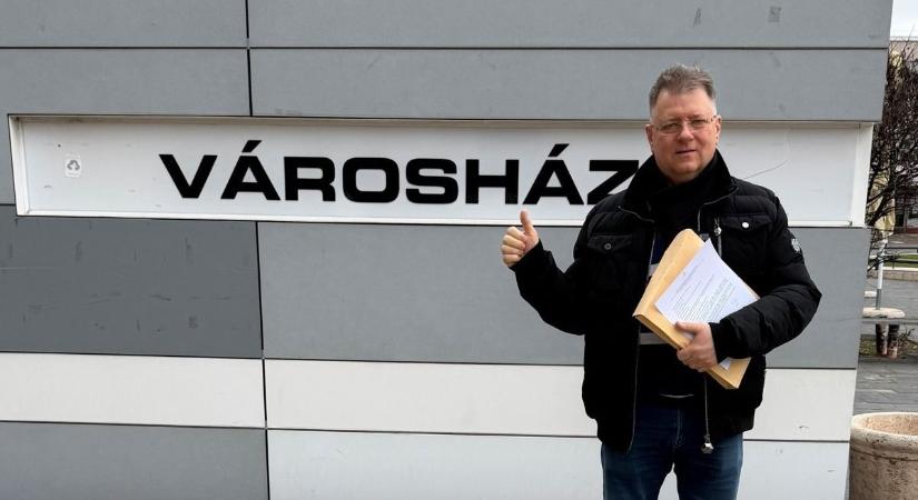 Dr. Mészáros Lajos elsőként vette fel az ajánlóíveket (videókkal)