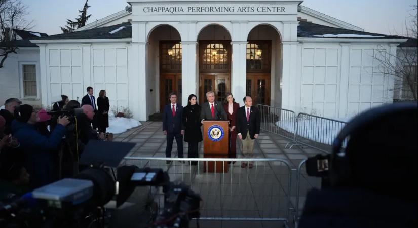 Bill Clinton azt mondta, ha tudta volna, miket tett Epstein, nem szállt volna fel a repülőjére