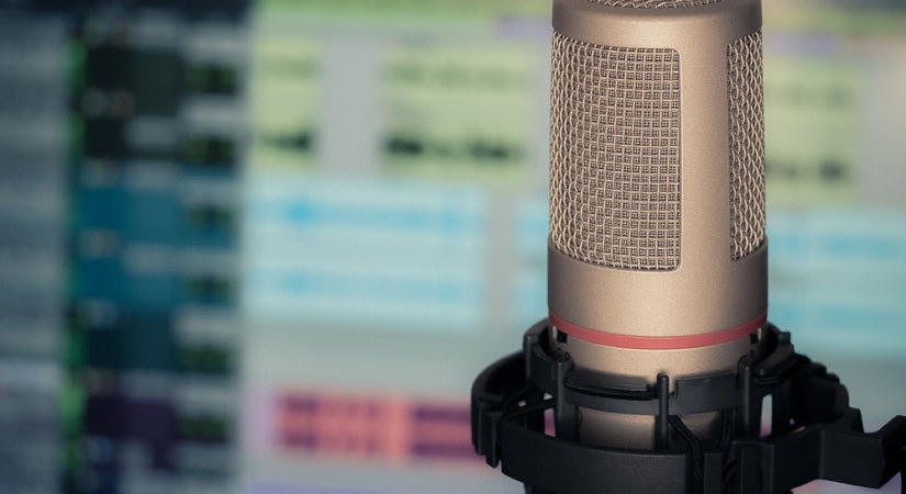 A Médiatanács vizsgálatot indított a 100,1 MHz-en szóló győri rádió névhasználata miatt