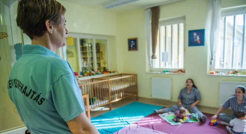Kormányzati jelentés: 130 ezer gyereket tartanak nyilván veszélyeztetettként