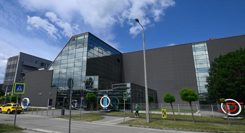 Megjelent a médiatörvény módosítása – megszűnik a közmédia vezetőinek megbízatása