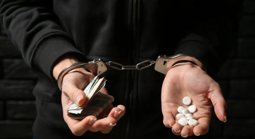 Kattant a bilincs, több mint három és fél kiló kristály került elő Dányon