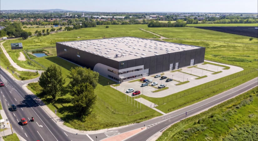 Hazai fejlesztő épített egyedi igényekre szabott csarnokot: 15 évre vették bérbe a LogStar Parkot