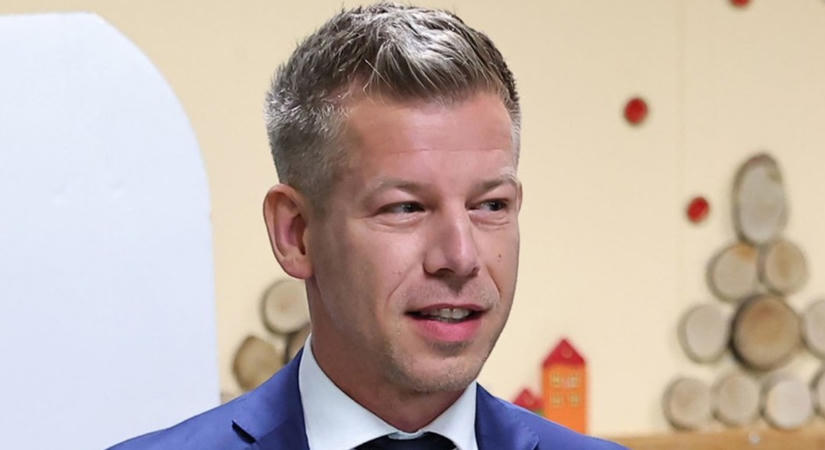 Micsoda látvány, micsoda járgány. Máris 98 ezren reagáltak Magyar Péter késő esti óriási közlésére