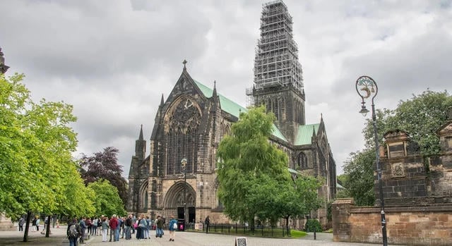 Visszabontják a glasgow-i székesegyház középkori tornyát