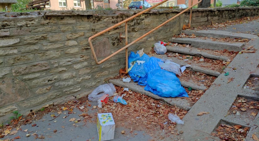 Nem szemét, szabadtéri installáció