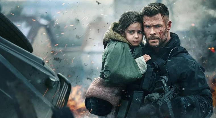 Chris Hemsworth Idris Elbával együtt feszít a Tyler Rake: A kimenekítés 3 első képein