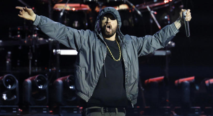 Eminem elárverezi legendás cipőgyűjteménye egy részét