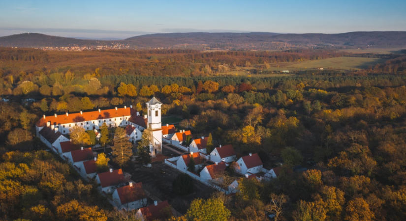A néma remeték cellaházaiban jártunk
