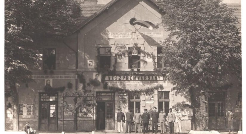 Merre zakatol tovább a kis bakonyi piros? Komoly fejlesztéseket, retró fotókat is mutatunk (galéria)