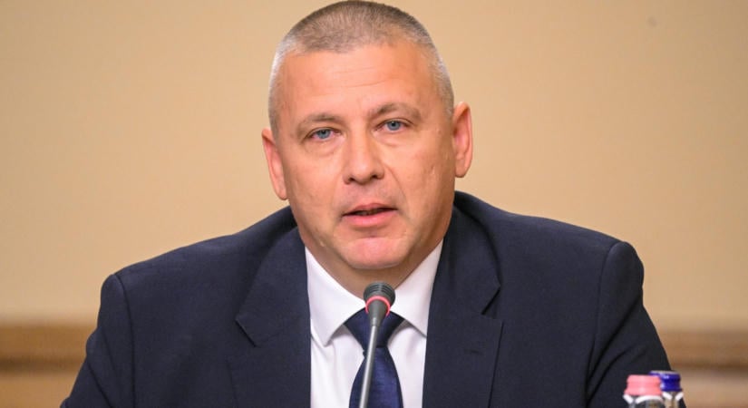 A honvédelmi tárca szekrényeiből is hullanak a csontvázak, feljelentést tesznek a vadászatbiztosítások és egy 12 milliárdos tanácsadói szerződés miatt