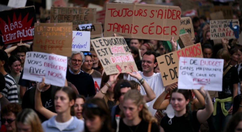 Greta Thunberg is feltűnt a francia diáktüntetéseken – már az egyetemeken is tiltakoznak
