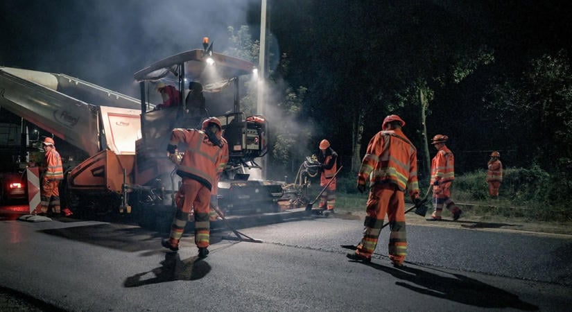 Kevesebb nappali dugó az utakon: gőzerővel zajlanak az éjszakai útfelújítások