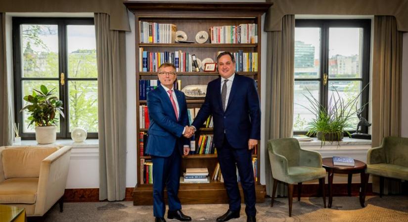 Nemrég beszólogattak egymásnak, most közös munkaebédet tartott Matolcsy György és Nagy Márton