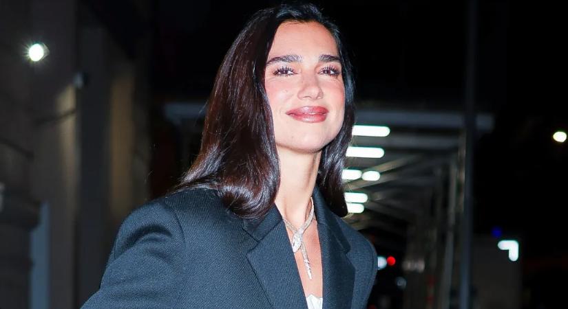 Dua Lipa inspirálónak nevezte a Trump veje elleni albániai tüntetéseket