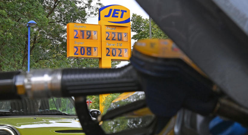 Hat uniós ország közös extraprofitadóval fékezné meg az olajcégek válságnyereségét