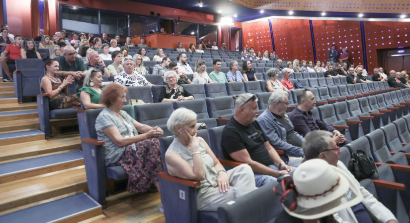 Izgalmas előadásokkal csábít a zalaegerszegi színház ősztől – 9 produkció kerül a színpadra (galéria)