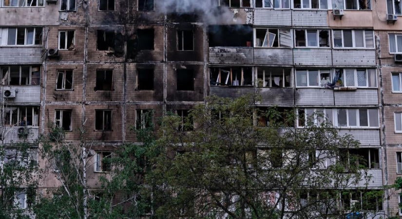 Kaotikus állapotok Kijevben: kulcsfontosságú hidakat zártak le az éjszakai dróntámadás után
