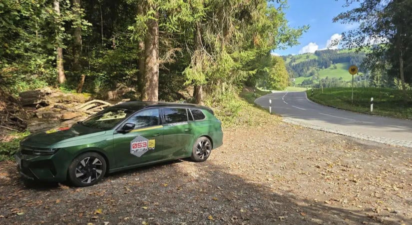 Hegyi szerpentineken teszteltük az Opelt: Elértük a svájci határt a Holy Cube Rally-n!